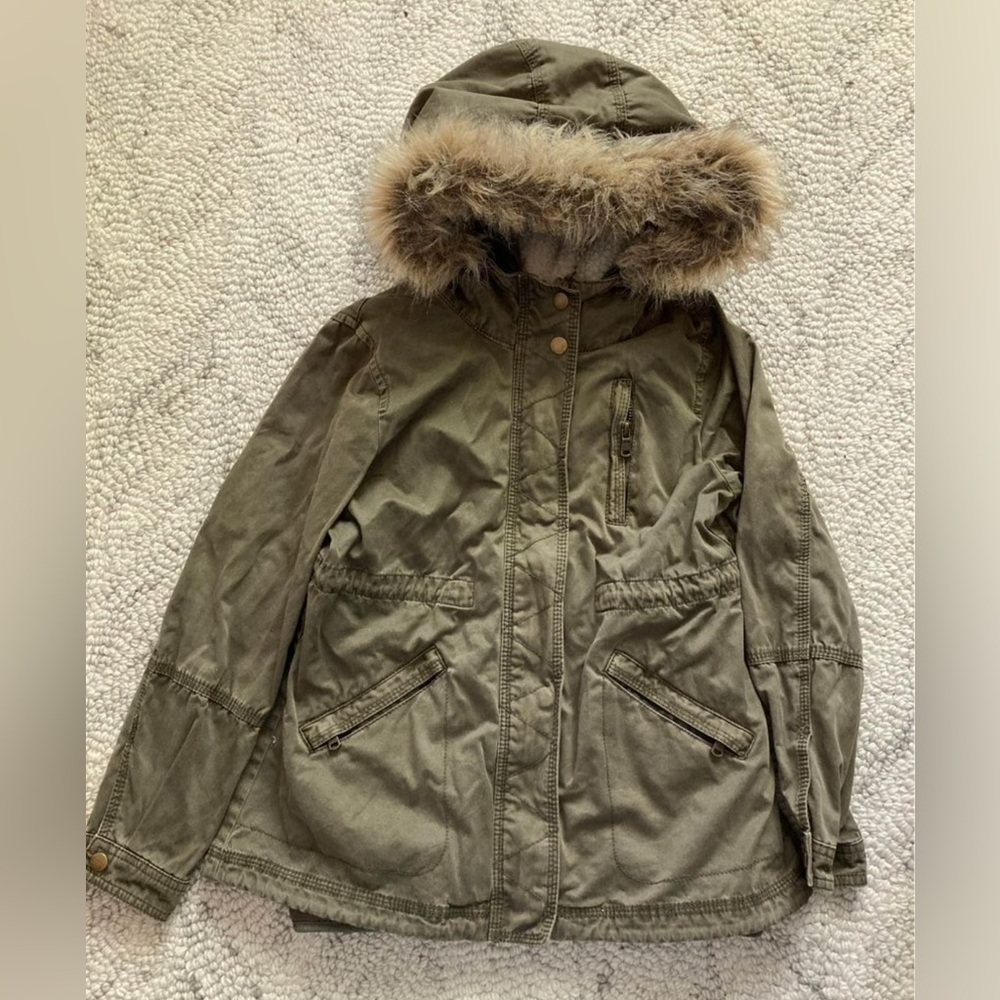 Fall Zara Girls Khaki Army Green Parka with cosy removable lining and fur trim